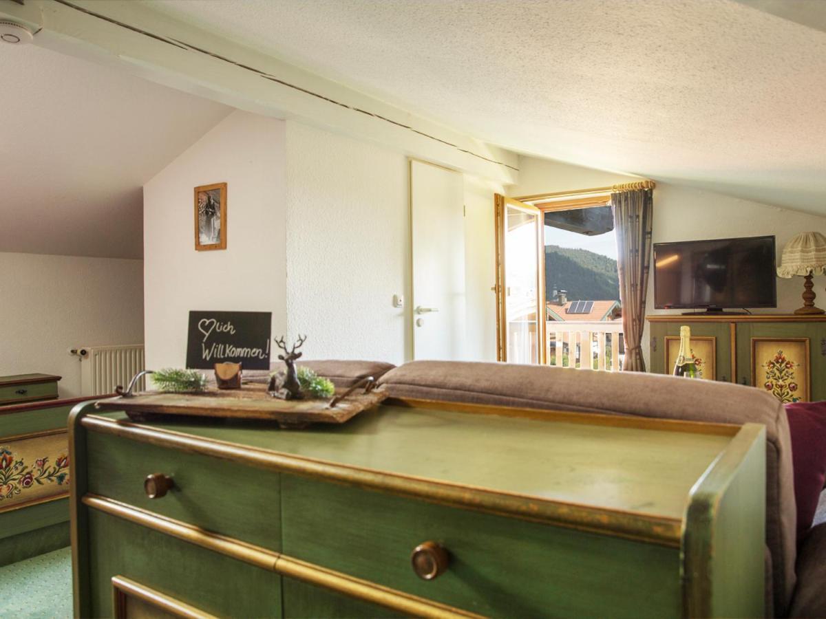 Haus Jaeger Ferienwohnungen Mit Indoor-Pool Inkl. Chiemgaukarte Ruhpolding Exterior foto